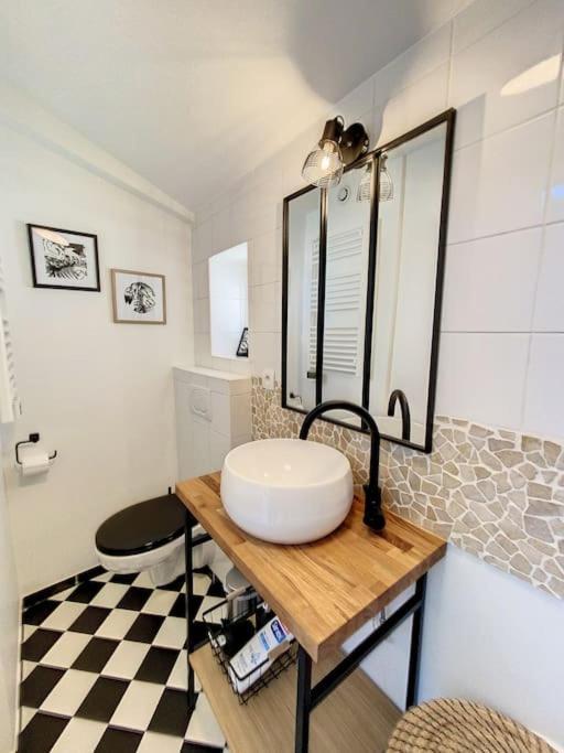 Bienvenue A La Tatoo Room Bourgoin-Jallieu Екстериор снимка